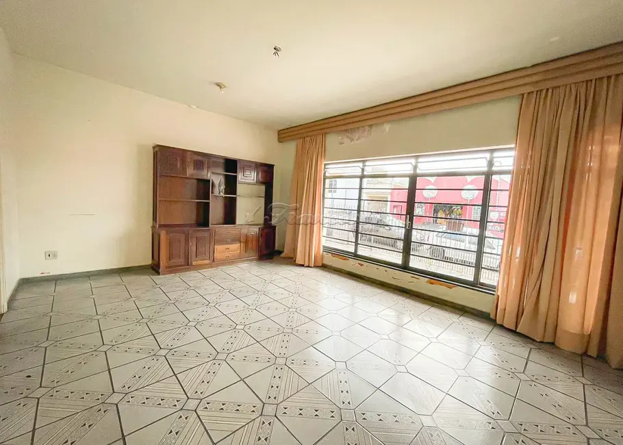 Casa com 3 quartos à venda, 295m2 em Centro, Itapetininga - SP - imagem 3 Foto 3 de Casa com 3 quartos à venda, 295m2 em Centro, Itapetininga - SP