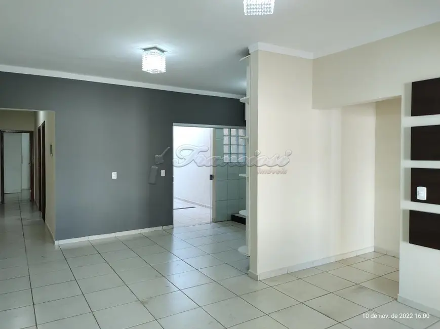 Foto 1 de Casa com 2 quartos à venda, 73m2 em Itapetininga - SP