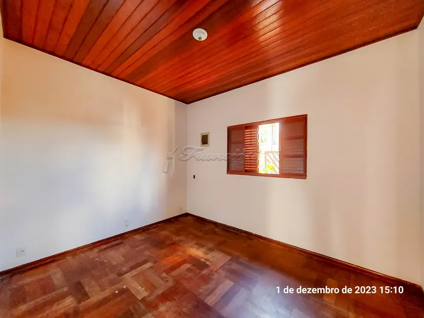 Casa com 4 quartos à venda, 184m2 em Centro, Itapetininga - SP - imagem 3 Foto 3 de Casa com 4 quartos à venda, 184m2 em Centro, Itapetininga - SP