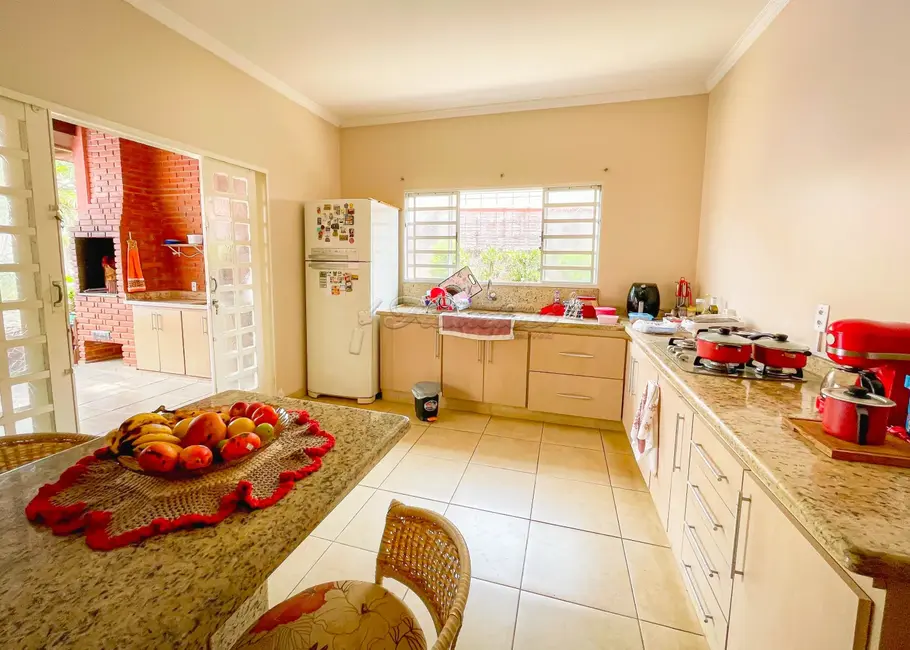 Casa com 4 quartos à venda, 371m2 em Vila Barth, Itapetininga - SP - imagem 3 Foto 3 de Casa com 4 quartos à venda, 371m2 em Vila Barth, Itapetininga - SP