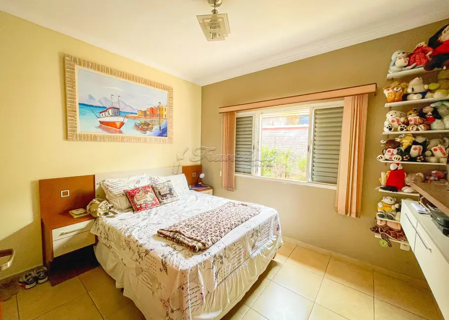 Casa com 4 quartos à venda, 371m2 em Vila Barth, Itapetininga - SP - imagem 4 Foto 4 de Casa com 4 quartos à venda, 371m2 em Vila Barth, Itapetininga - SP