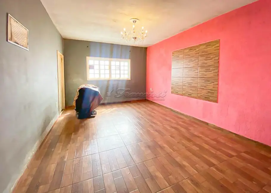 Casa com 2 quartos à venda, 162m2 em Vila Mazzei, Itapetininga - SP - imagem 3 Foto 3 de Casa com 2 quartos à venda, 162m2 em Vila Mazzei, Itapetininga - SP