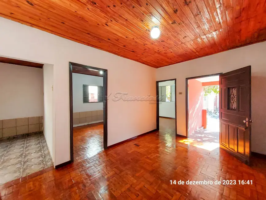 Casa com 2 quartos para alugar, 226m2 em Vila Santana, Itapetininga - SP - imagem 3 Foto 3 de Casa com 2 quartos para alugar, 226m2 em Vila Santana, Itapetininga - SP