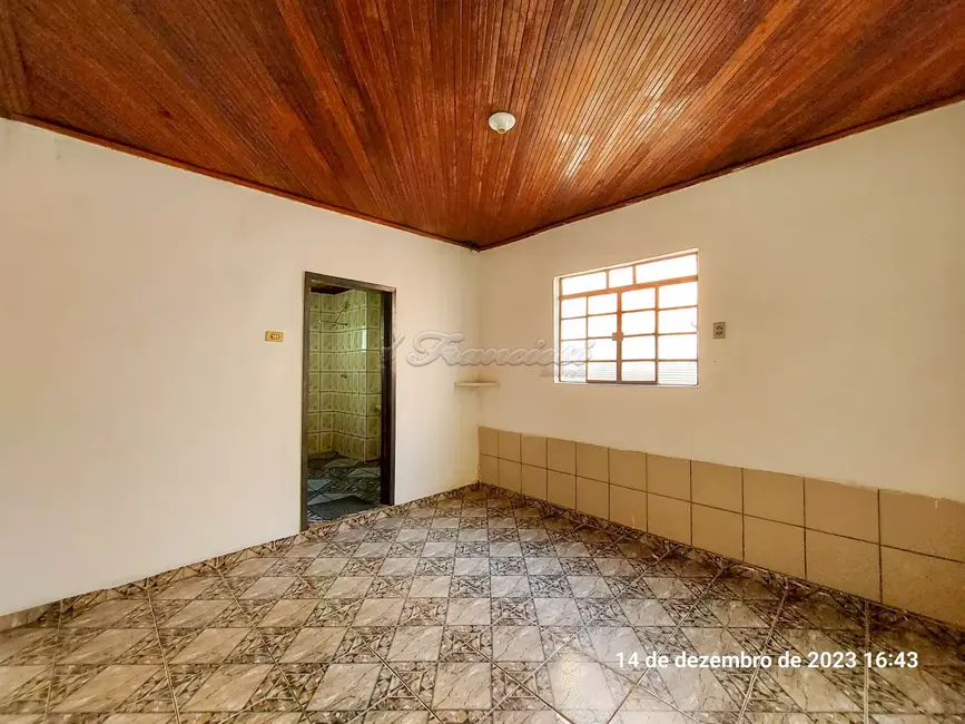 Casa com 2 quartos para alugar, 226m2 em Vila Santana, Itapetininga - SP - imagem 6 Foto 6 de Casa com 2 quartos para alugar, 226m2 em Vila Santana, Itapetininga - SP