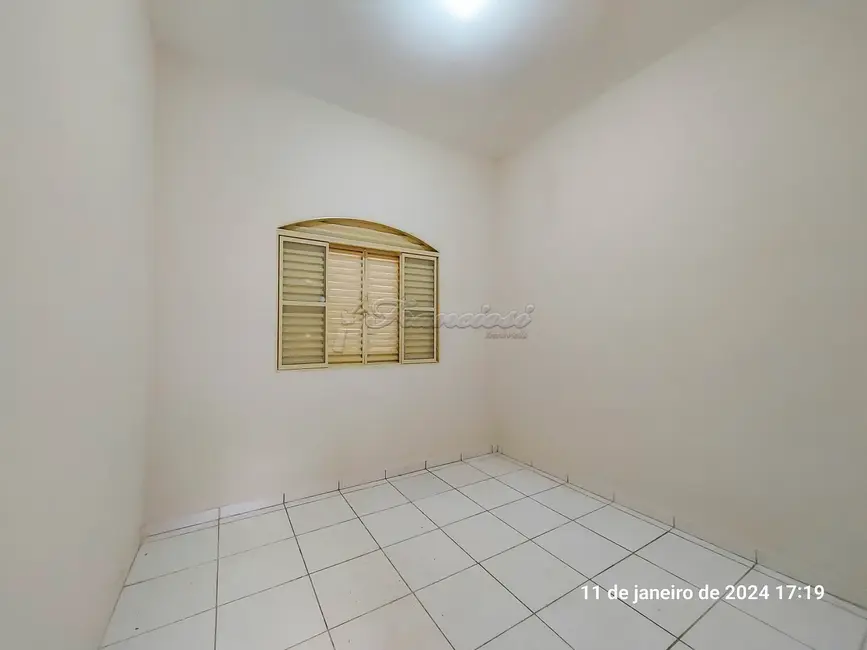 Foto 3 de Casa com 2 quartos para alugar, 61m2 em Centro, Itapetininga - SP