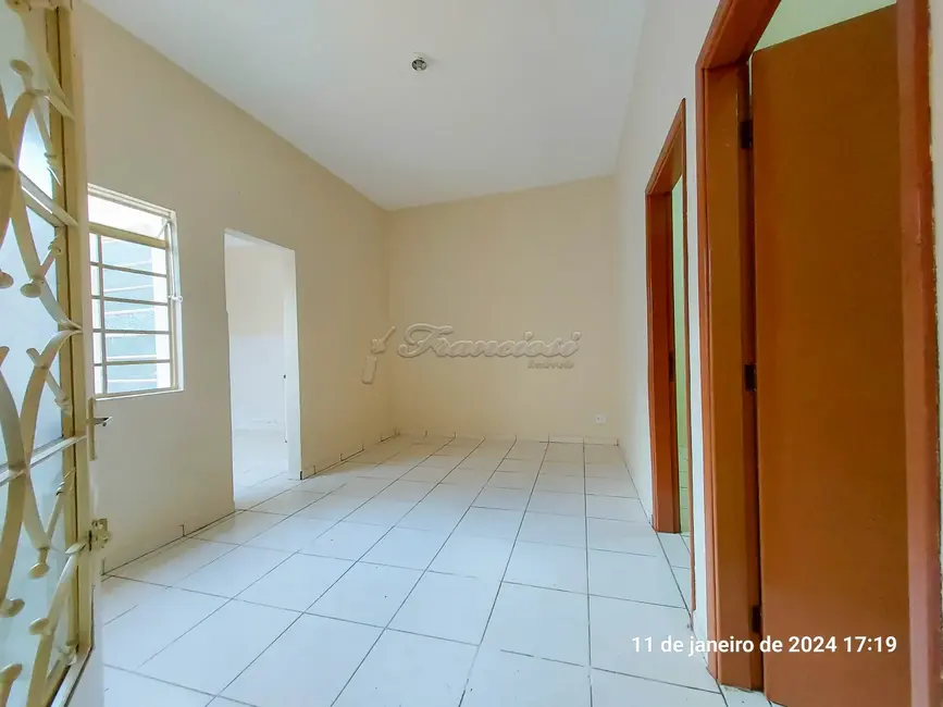 Foto 1 de Casa com 2 quartos para alugar, 61m2 em Centro, Itapetininga - SP