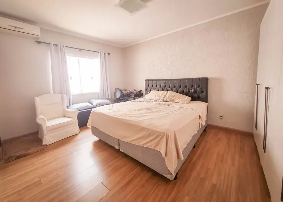 Casa com 3 quartos à venda, 275m2 em Parque Atenas do Sul, Itapetininga - SP - imagem 6 Foto 6 de Casa com 3 quartos à venda, 275m2 em Parque Atenas do Sul, Itapetininga - SP