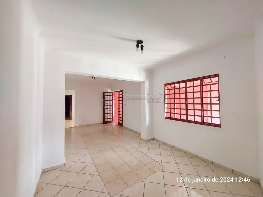 Casa com 2 quartos à venda, 172m2 em Vila Santa Isabel, Itapetininga - SP - imagem 2 Foto 2 de Casa com 2 quartos à venda, 172m2 em Vila Santa Isabel, Itapetininga - SP