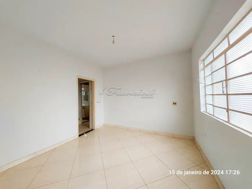 Foto 1 de Casa com 2 quartos para alugar, 82m2 em Vila Nova, Itapetininga - SP