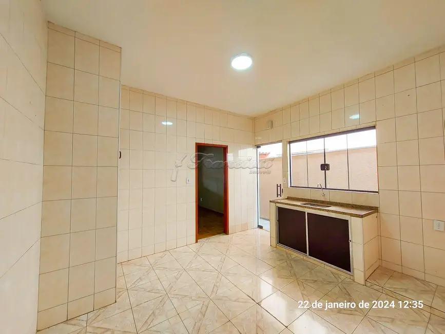 Casa com 2 quartos à venda, 125m2 em Vila Esplanada, Itapetininga - SP - imagem 4 Foto 4 de Casa com 2 quartos à venda, 125m2 em Vila Esplanada, Itapetininga - SP
