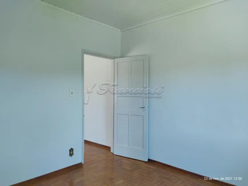 Casa com 4 quartos à venda, 131m2 em Vila Santana, Itapetininga - SP - imagem 4 Foto 4 de Casa com 4 quartos à venda, 131m2 em Vila Santana, Itapetininga - SP