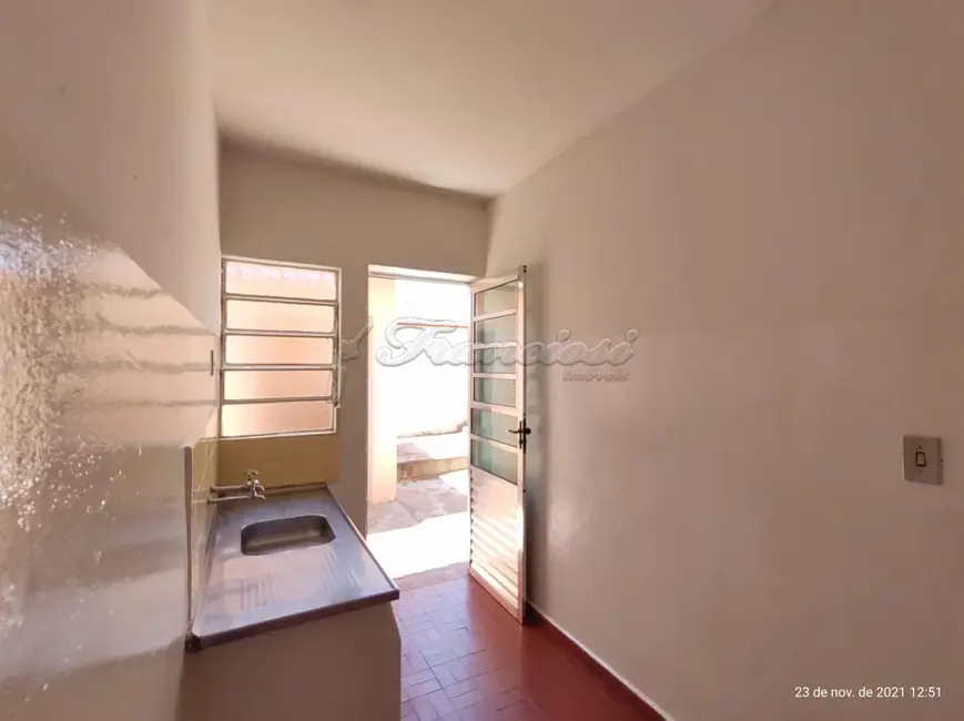 Casa com 4 quartos à venda, 131m2 em Vila Santana, Itapetininga - SP - imagem 8 Foto 8 de Casa com 4 quartos à venda, 131m2 em Vila Santana, Itapetininga - SP