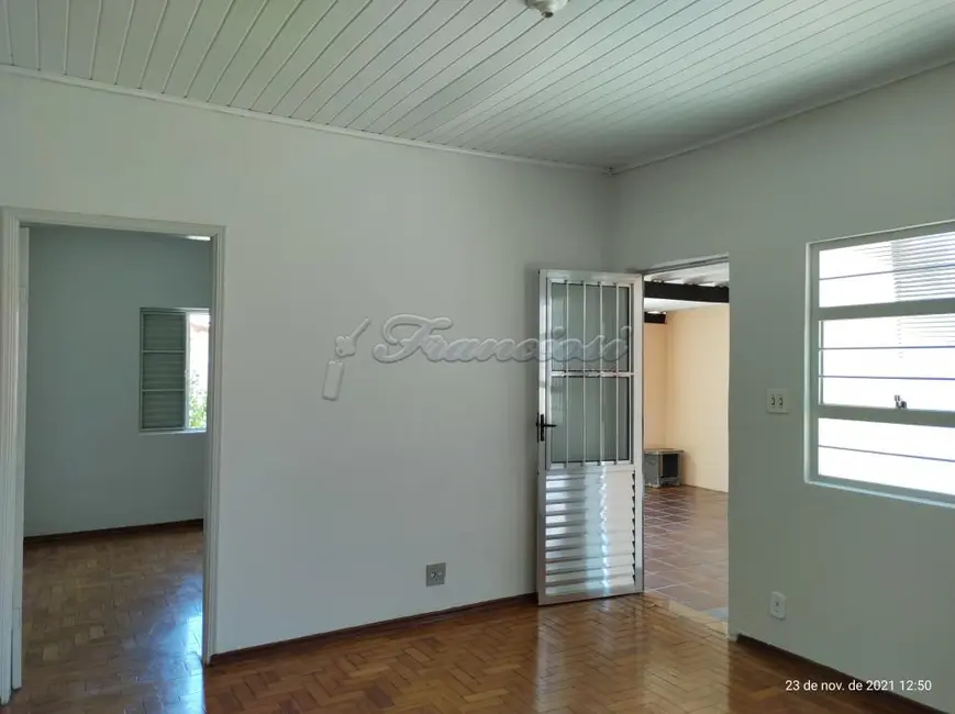 Casa com 4 quartos à venda, 131m2 em Vila Santana, Itapetininga - SP - imagem 2 Foto 2 de Casa com 4 quartos à venda, 131m2 em Vila Santana, Itapetininga - SP