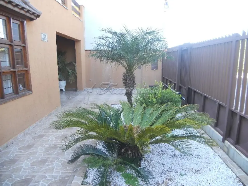 Foto 1 de Casa com 3 quartos à venda, 325m2 em Jardim das Rosas, Itapetininga - SP