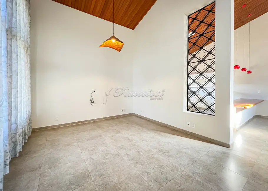 Casa de Condomínio com 3 quartos à venda, 198m2 em Itapetininga - SP - imagem 4 Foto 4 de Casa de Condomínio com 3 quartos à venda, 198m2 em Itapetininga - SP