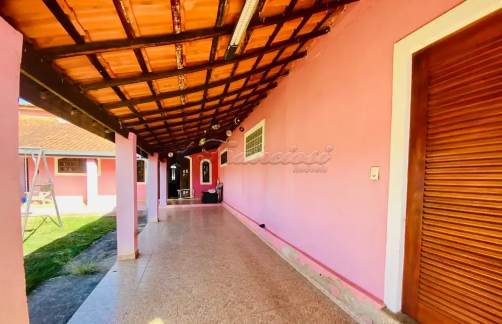 Foto 3 de Chácara com 3 quartos para alugar, 950m2 em Chapadinha, Itapetininga - SP