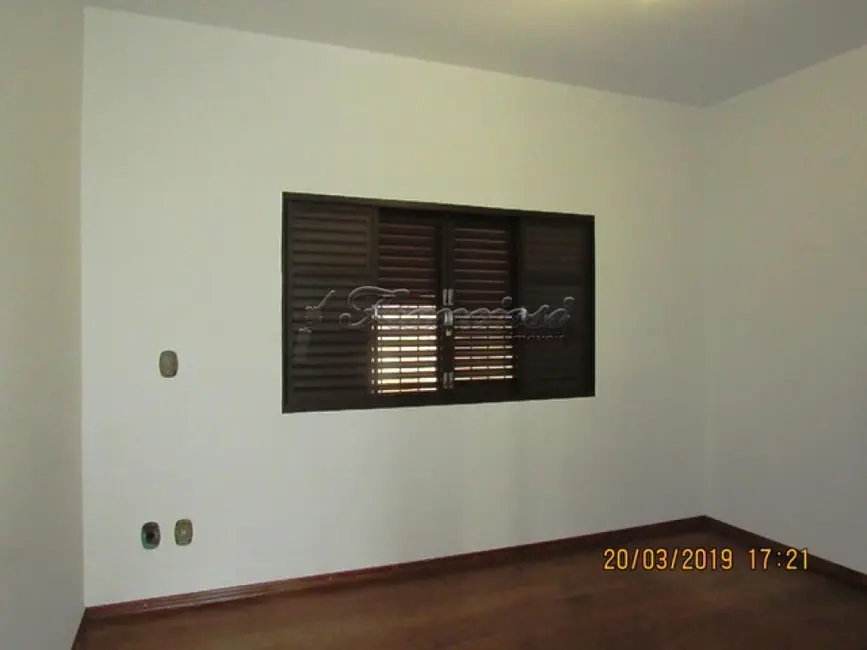 Foto 3 de Casa com 2 quartos para alugar, 205m2 em Centro, Itapetininga - SP