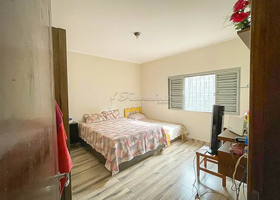 Casa com 5 quartos à venda, 177m2 em Centro, Tatui - SP - imagem 3 Foto 3 de Casa com 5 quartos à venda, 177m2 em Centro, Tatui - SP