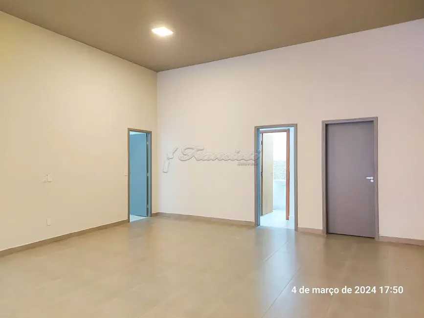 Sala Comercial para alugar, 364m2 em Centro, Itapetininga - SP - imagem 3 Foto 3 de Sala Comercial para alugar, 364m2 em Centro, Itapetininga - SP