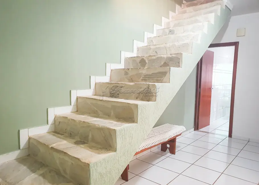 Casa com 3 quartos à venda, 146m2 em Vila Barth, Itapetininga - SP - imagem 3 Foto 3 de Casa com 3 quartos à venda, 146m2 em Vila Barth, Itapetininga - SP