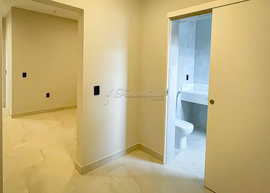 Foto 3 de Casa de Condomínio com 3 quartos à venda, 12m2 em Terras de Santo Antônio, Itapetininga - SP