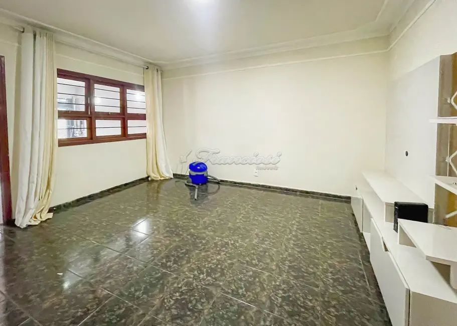 Casa com 2 quartos à venda, 207m2 em Vila Hungria, Itapetininga - SP - imagem 2 Foto 2 de Casa com 2 quartos à venda, 207m2 em Vila Hungria, Itapetininga - SP