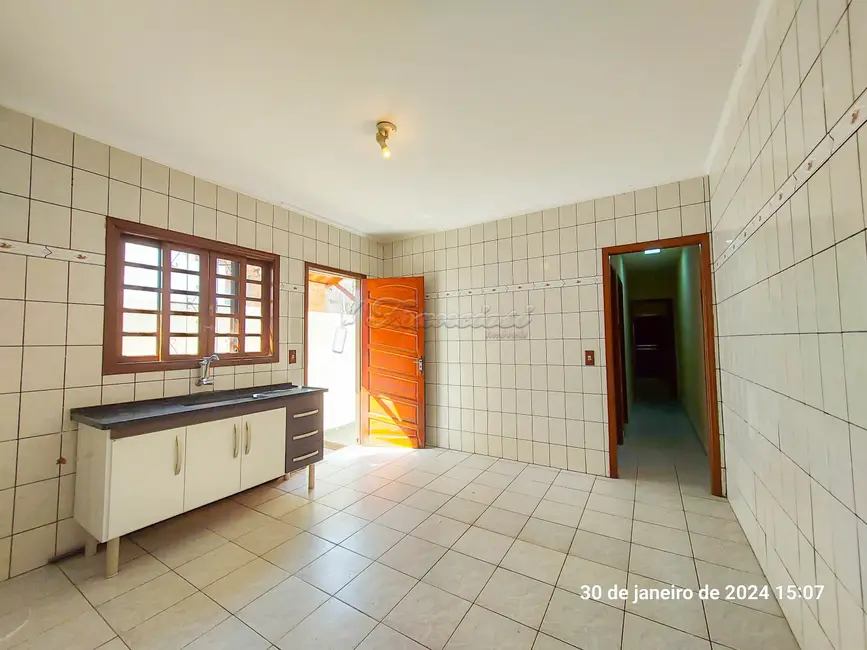 Foto 3 de Casa com 2 quartos para alugar, 109m2 em Vila Santana, Itapetininga - SP