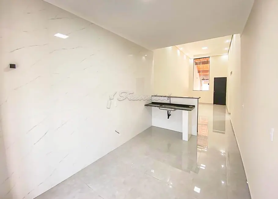 Casa com 2 quartos à venda, 143m2 em Vila Apolo, Itapetininga - SP - imagem 3 Foto 3 de Casa com 2 quartos à venda, 143m2 em Vila Apolo, Itapetininga - SP