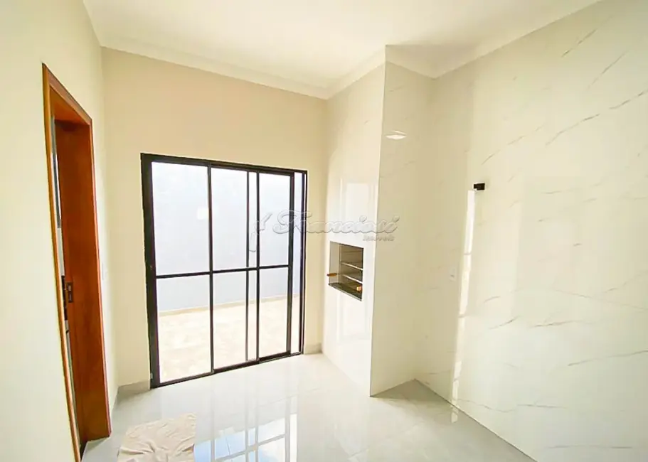 Casa com 2 quartos à venda, 143m2 em Vila Apolo, Itapetininga - SP - imagem 4 Foto 4 de Casa com 2 quartos à venda, 143m2 em Vila Apolo, Itapetininga - SP