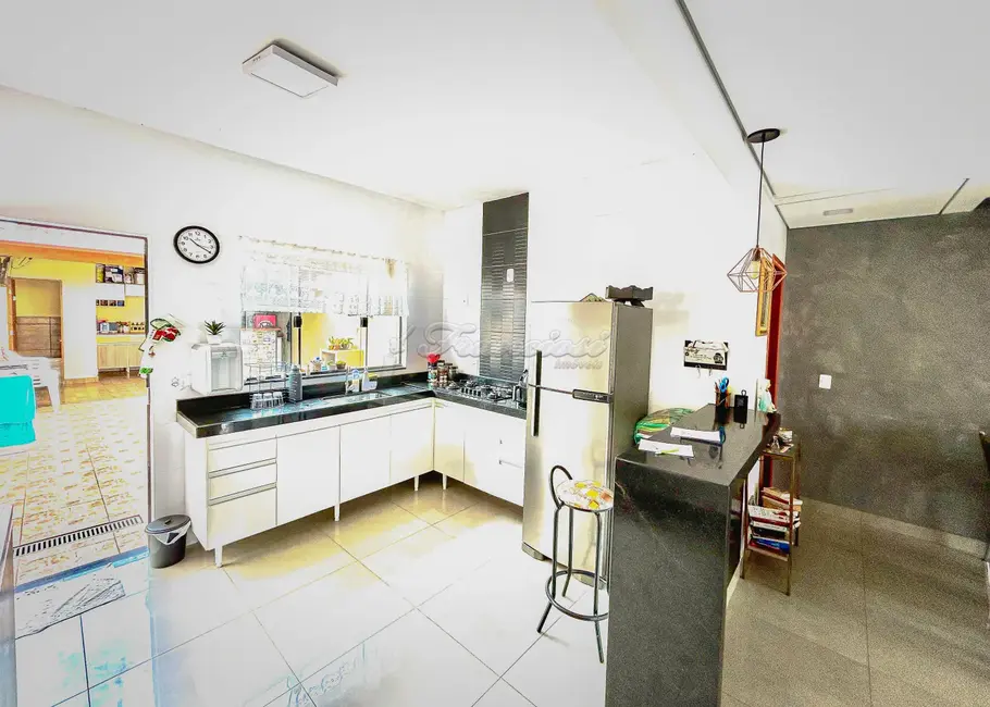 Casa com 3 quartos à venda, 99m2 em Cambuí, Itapetininga - SP - imagem 3 Foto 3 de Casa com 3 quartos à venda, 99m2 em Cambuí, Itapetininga - SP