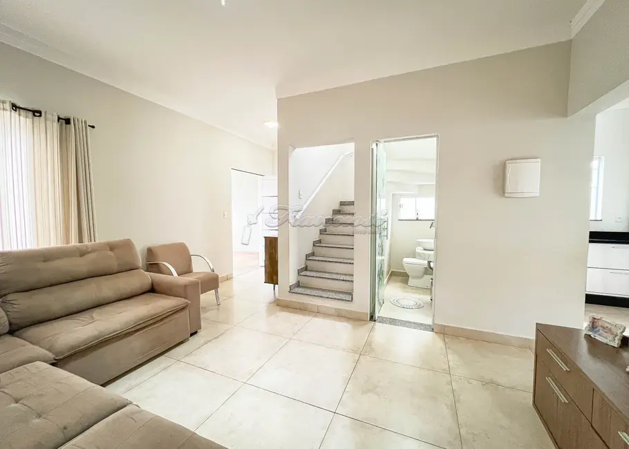 Casa de Condomínio com 3 quartos à venda, 150m2 em Vila Progresso, Itapetininga - SP - imagem 3 Foto 3 de Casa de Condomínio com 3 quartos à venda, 150m2 em Vila Progresso, Itapetininga - SP
