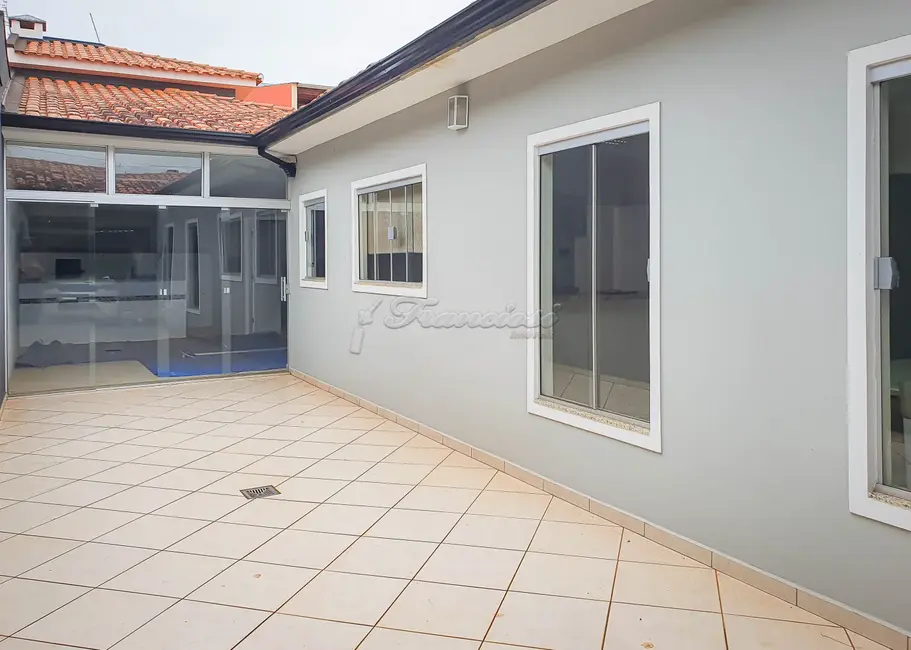 Casa com 4 quartos à venda, 219m2 em Vila São Pedro, Itapetininga - SP - imagem 3 Foto 3 de Casa com 4 quartos à venda, 219m2 em Vila São Pedro, Itapetininga - SP