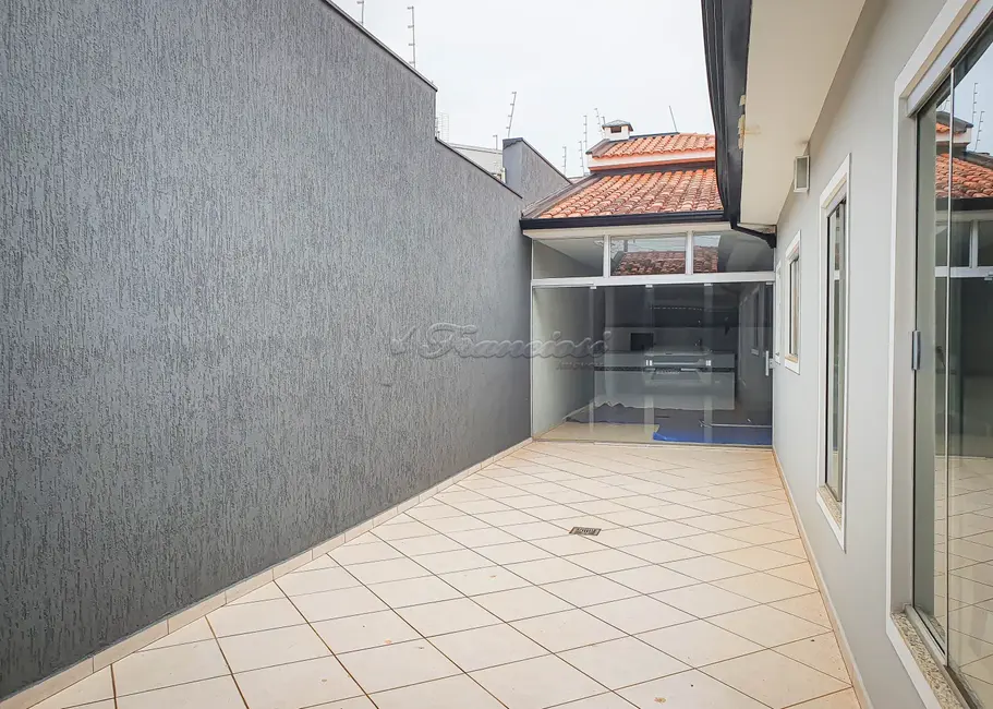 Casa com 4 quartos à venda, 219m2 em Vila São Pedro, Itapetininga - SP - imagem 2 Foto 2 de Casa com 4 quartos à venda, 219m2 em Vila São Pedro, Itapetininga - SP