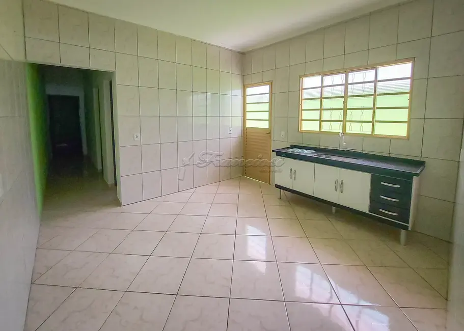 Casa com 2 quartos à venda, 125m2 em Vila dos Bandeirantes, Itapetininga - SP - imagem 4 Foto 4 de Casa com 2 quartos à venda, 125m2 em Vila dos Bandeirantes, Itapetininga - SP