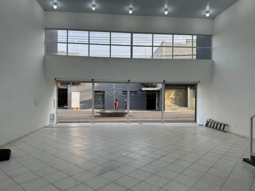 Prédio Inteiro para alugar, 488m2 em Centro, Apiai - SP - imagem 2 Foto 2 de Prédio Inteiro para alugar, 488m2 em Centro, Apiai - SP
