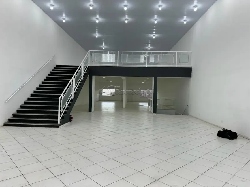 Prédio Inteiro para alugar, 488m2 em Centro, Apiai - SP - imagem 3 Foto 3 de Prédio Inteiro para alugar, 488m2 em Centro, Apiai - SP