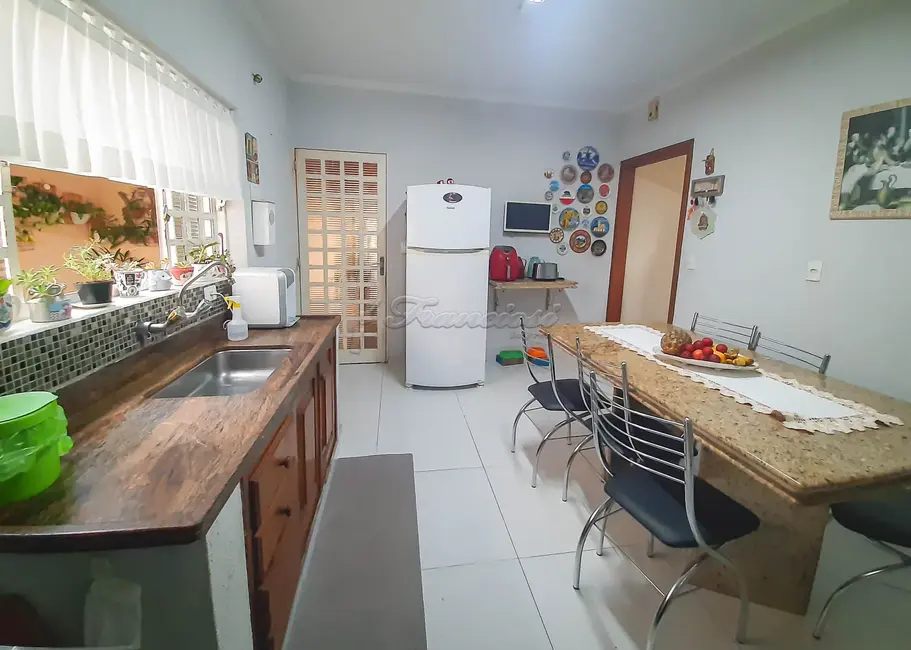 Foto 2 de Casa com 2 quartos à venda, 95m2 em Centro, Itapetininga - SP