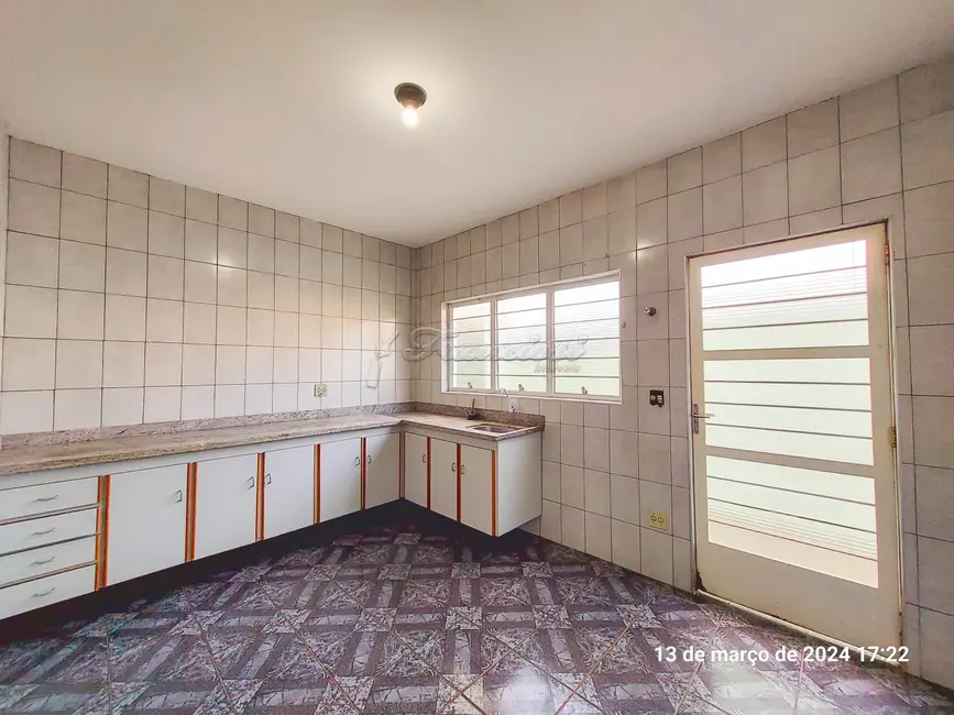 Casa com 3 quartos para alugar, 206m2 em Vila Mazarino, Itapetininga - SP - imagem 3 Foto 3 de Casa com 3 quartos para alugar, 206m2 em Vila Mazarino, Itapetininga - SP