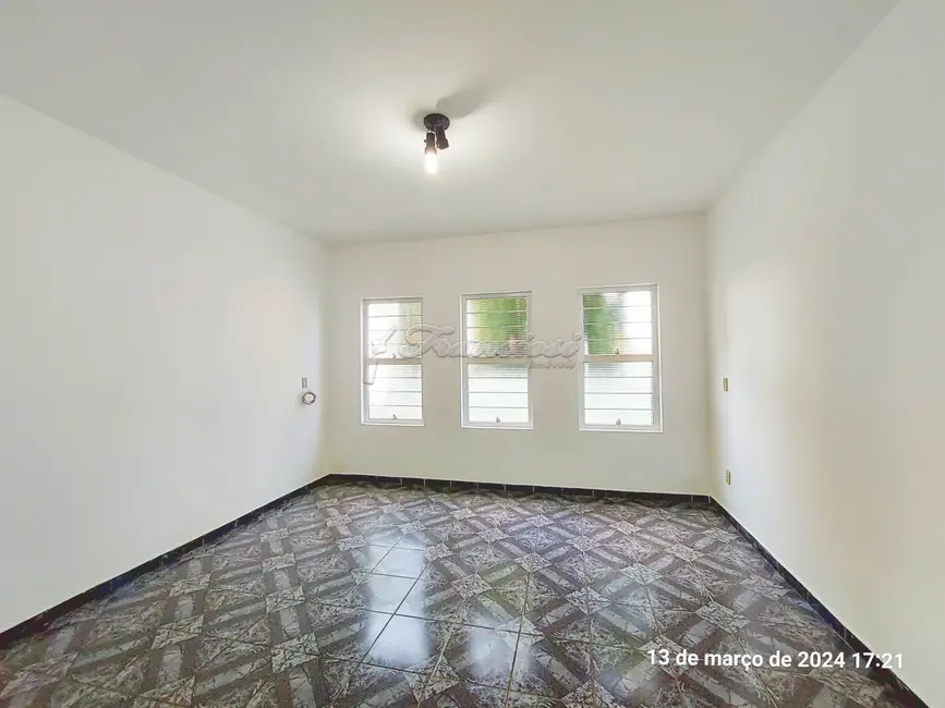 Casa com 3 quartos para alugar, 206m2 em Vila Mazarino, Itapetininga - SP - imagem 1 Foto 1 de Casa com 3 quartos para alugar, 206m2 em Vila Mazarino, Itapetininga - SP