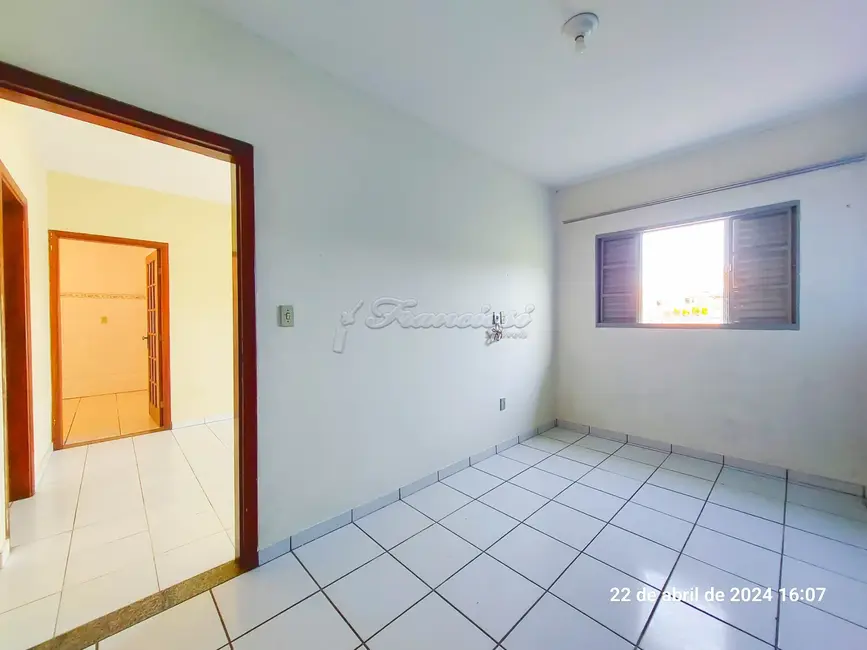 Casa com 3 quartos para alugar, 150m2 em Vila Nastri, Itapetininga - SP - imagem 5 Foto 5 de Casa com 3 quartos para alugar, 150m2 em Vila Nastri, Itapetininga - SP
