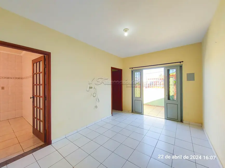 Casa com 3 quartos para alugar, 150m2 em Vila Nastri, Itapetininga - SP - imagem 3 Foto 3 de Casa com 3 quartos para alugar, 150m2 em Vila Nastri, Itapetininga - SP