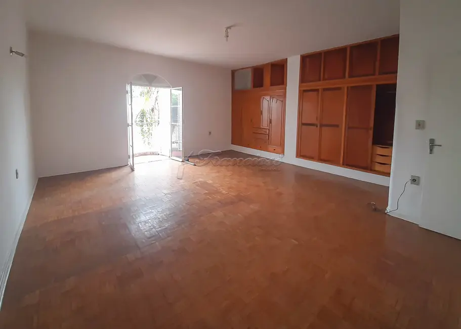 Casa com 3 quartos à venda, 305m2 em Centro, Itapetininga - SP - imagem 2 Foto 2 de Casa com 3 quartos à venda, 305m2 em Centro, Itapetininga - SP