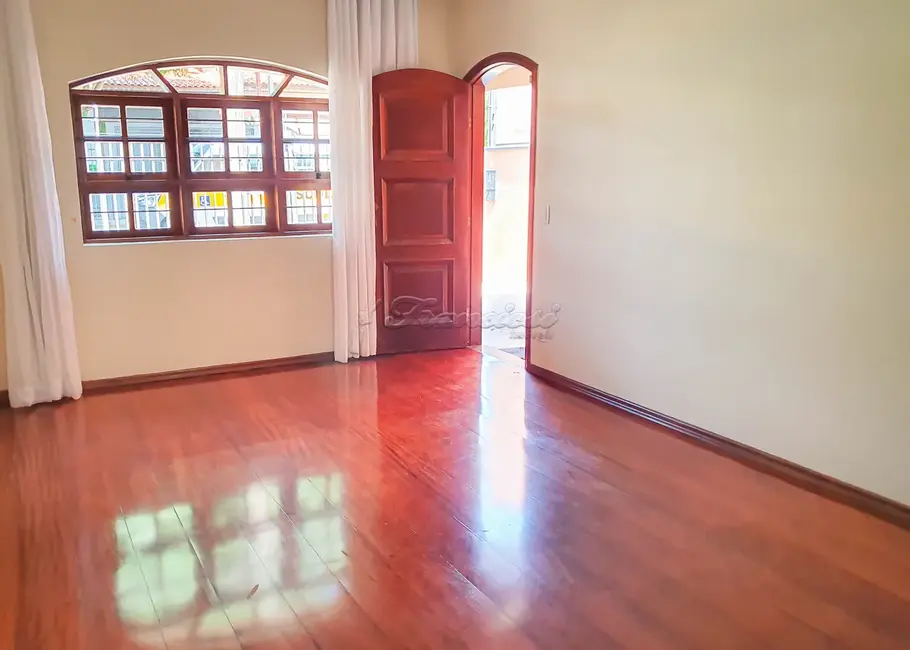 Foto 2 de Casa com 3 quartos à venda, 180m2 em Parque Atenas do Sul, Itapetininga - SP