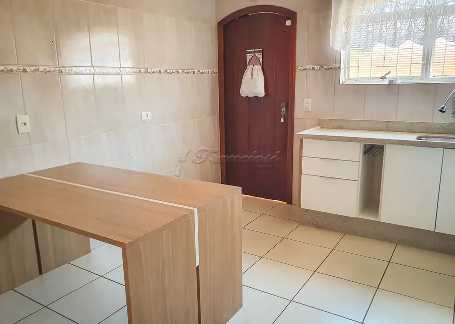 Casa com 3 quartos à venda, 180m2 em Parque Atenas do Sul, Itapetininga - SP - imagem 5 Foto 5 de Casa com 3 quartos à venda, 180m2 em Parque Atenas do Sul, Itapetininga - SP