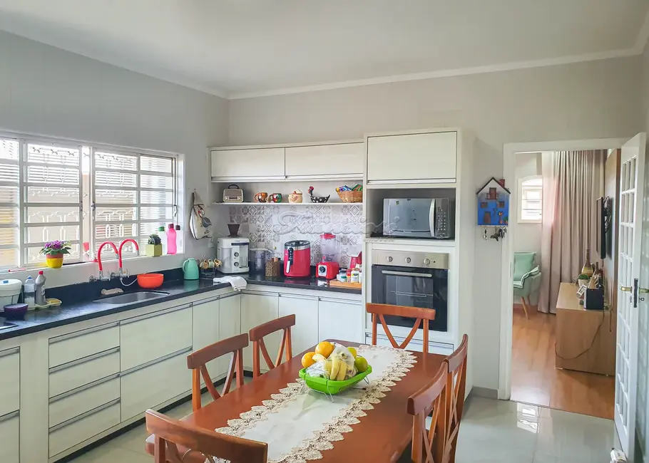 Casa com 2 quartos à venda, 156m2 em Vila Santa Isabel, Itapetininga - SP - imagem 3 Foto 3 de Casa com 2 quartos à venda, 156m2 em Vila Santa Isabel, Itapetininga - SP