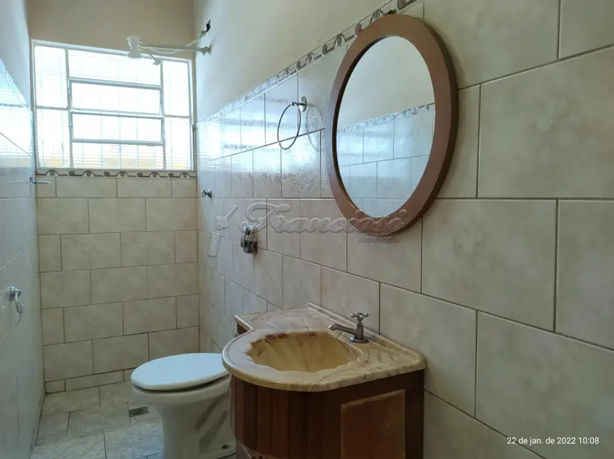 Casa com 3 quartos à venda, 152m2 em Centro, Itapetininga - SP - imagem 4 Foto 4 de Casa com 3 quartos à venda, 152m2 em Centro, Itapetininga - SP