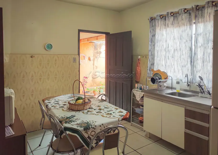 Foto 2 de Casa com 3 quartos à venda, 109m2 em Vila Santana, Itapetininga - SP