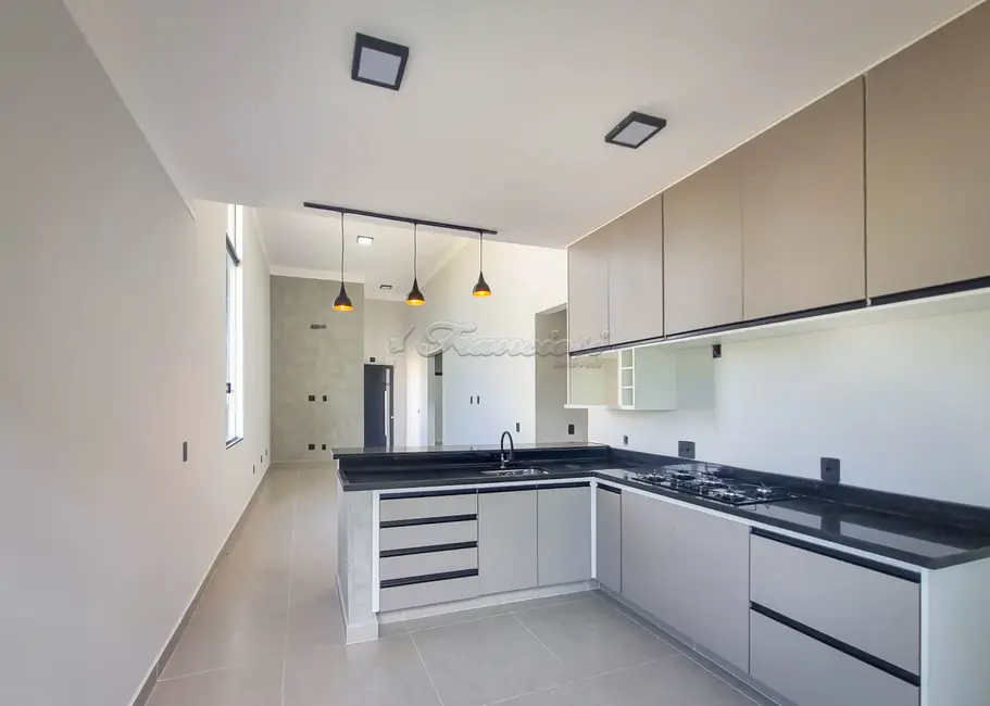 Casa de Condomínio com 3 quartos à venda, 144m2 em Jardim Marabá, Itapetininga - SP - imagem 3 Foto 3 de Casa de Condomínio com 3 quartos à venda, 144m2 em Jardim Marabá, Itapetininga - SP