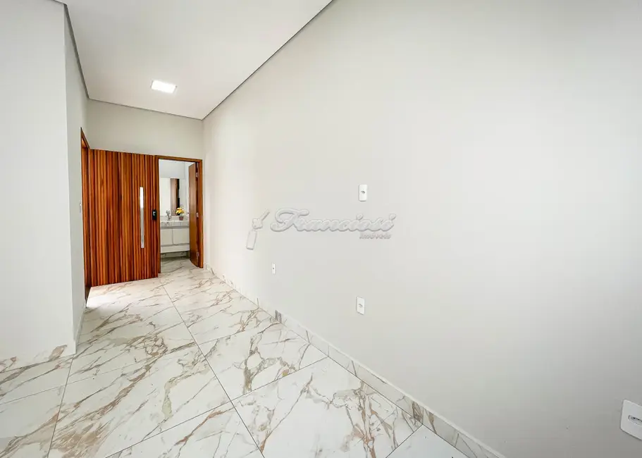 Foto 2 de Casa de Condomínio com 3 quartos à venda, 120m2 em Jardim Marabá, Itapetininga - SP
