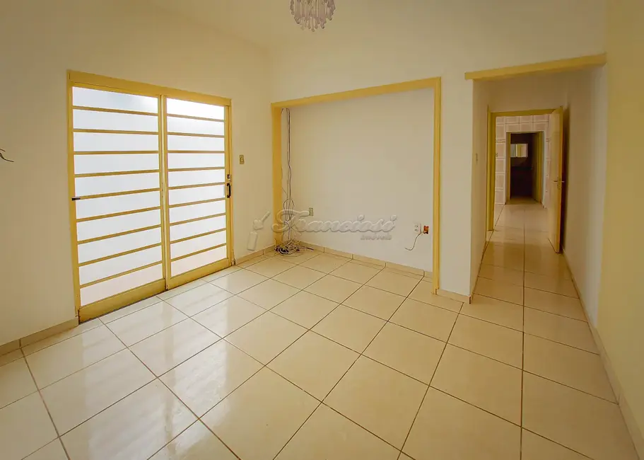 Casa com 4 quartos à venda, 147m2 em Vila Santana, Itapetininga - SP - imagem 1 Foto 1 de Casa com 4 quartos à venda, 147m2 em Vila Santana, Itapetininga - SP